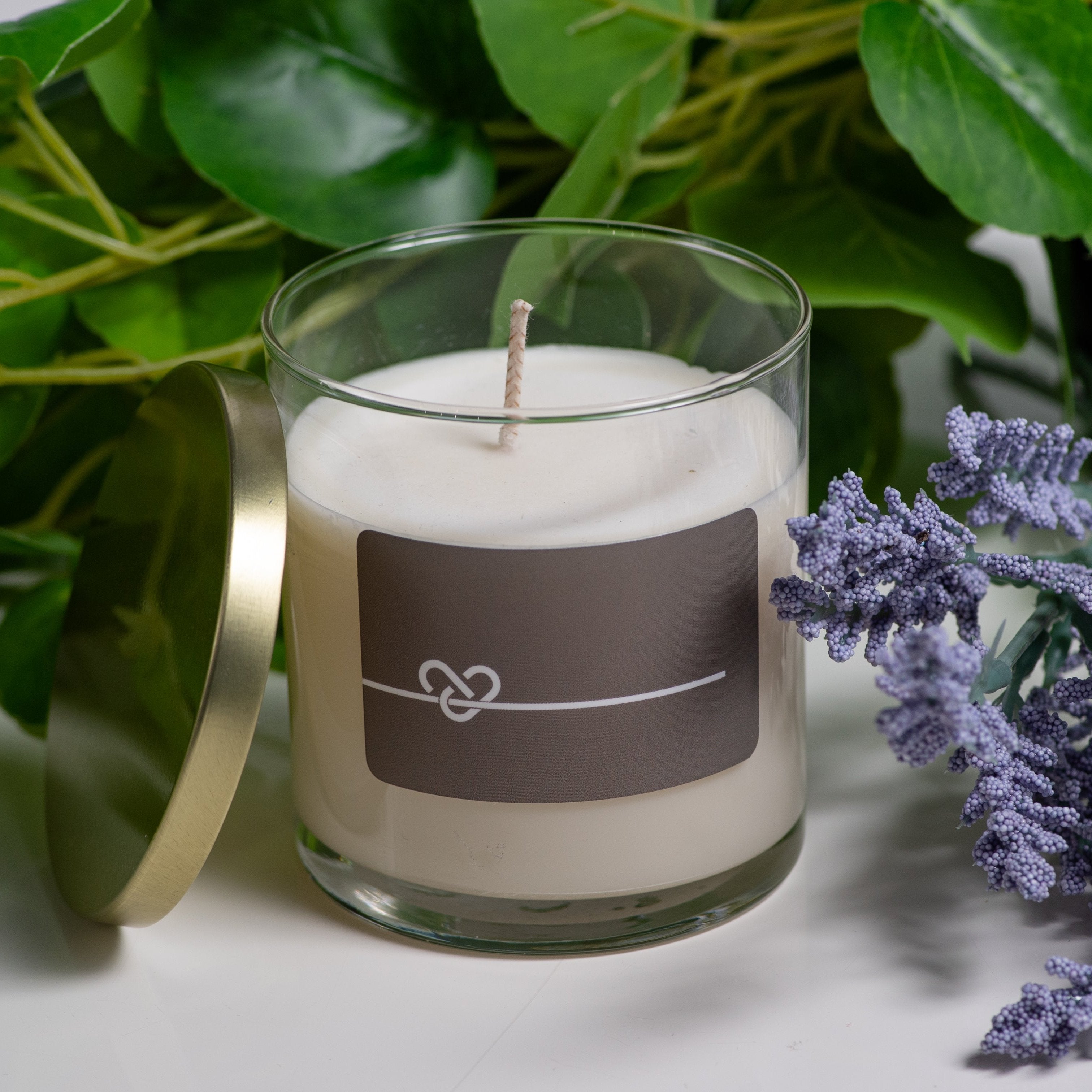 The Black Cardamom & Cream Candle